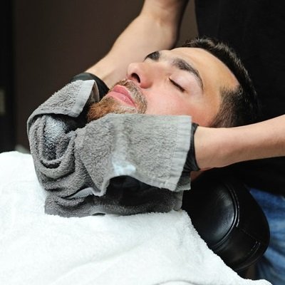 hot towel shave at Dubai's best mens hairdressers